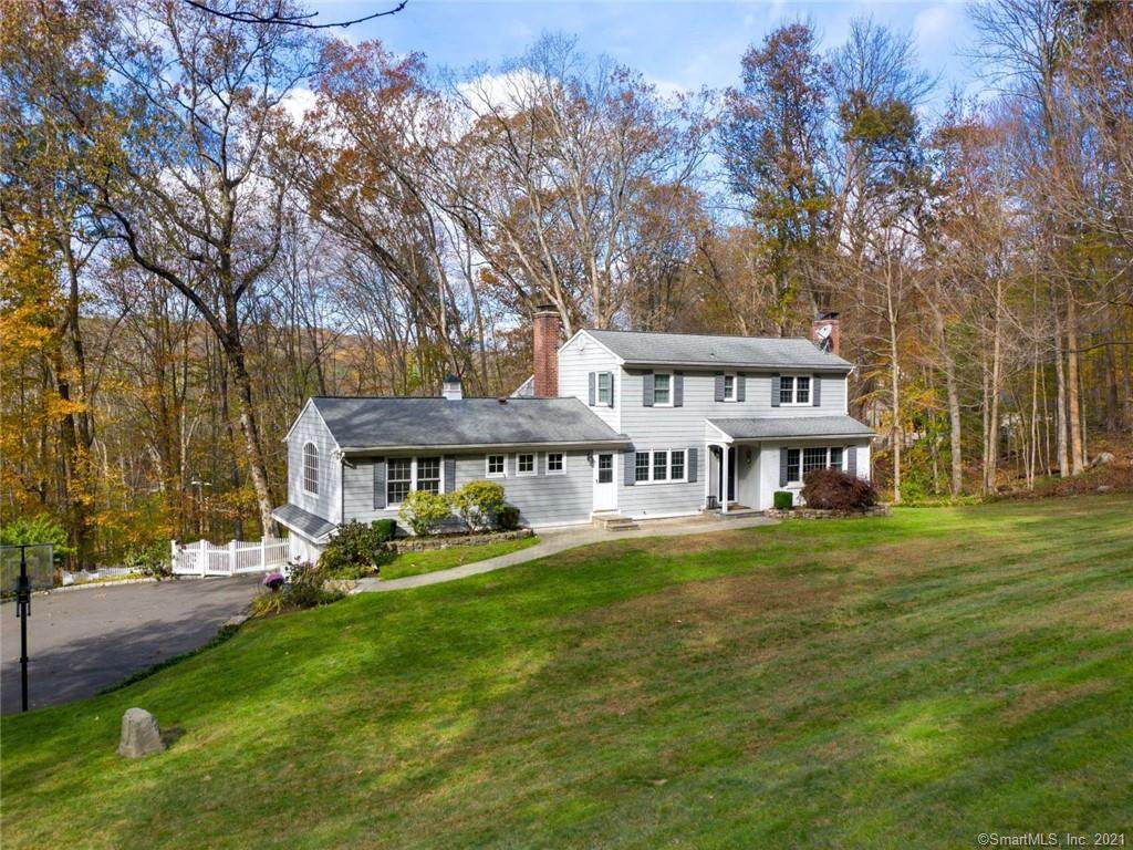 32 Colonial Road - Photo 1