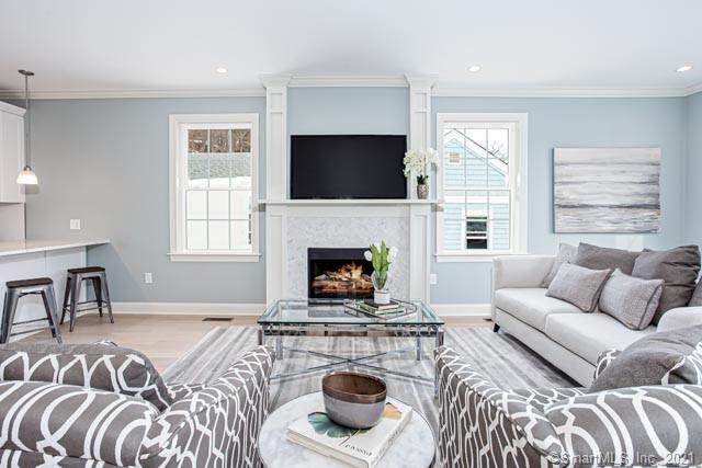82 Columbus Place - Photo 1