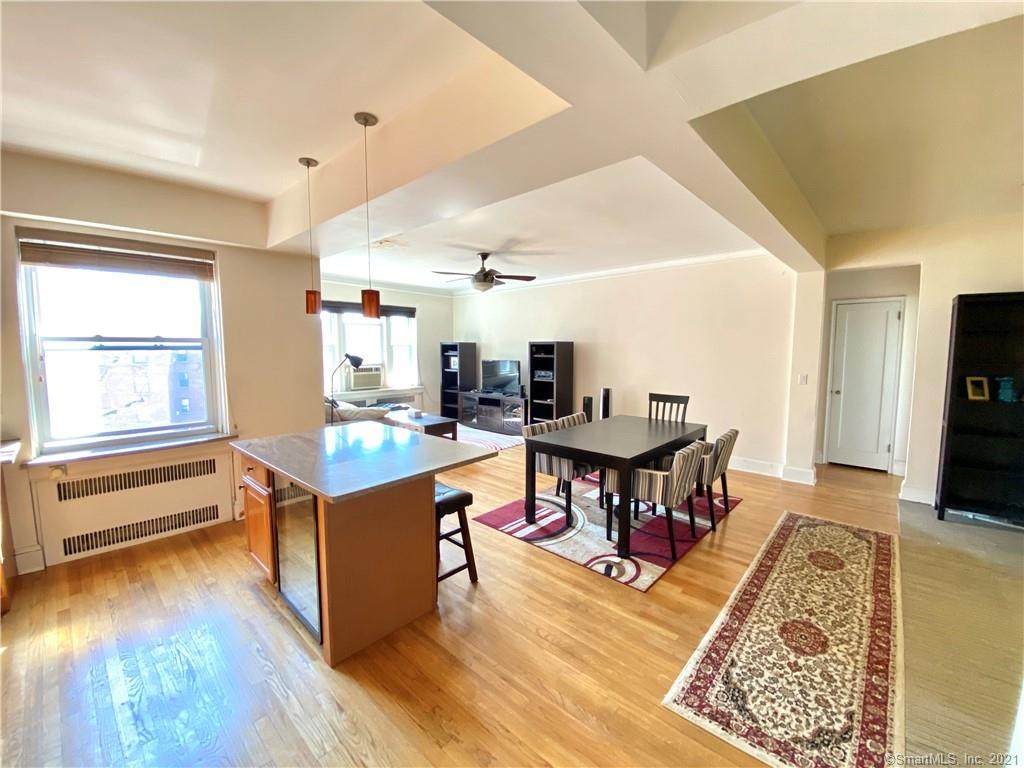 70 Strawberry Hill Avenue - Photo 1