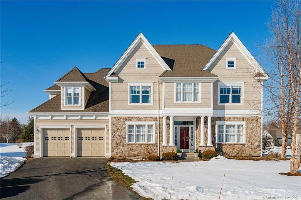 4 Colonial Drive - Photo 1