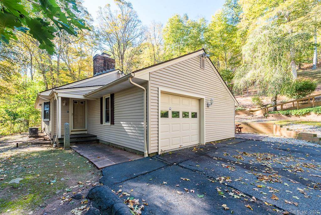 289 Middlesex Avenue - Photo 1