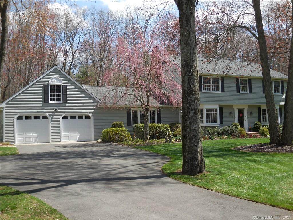 17 Colonial Drive - Photo 1