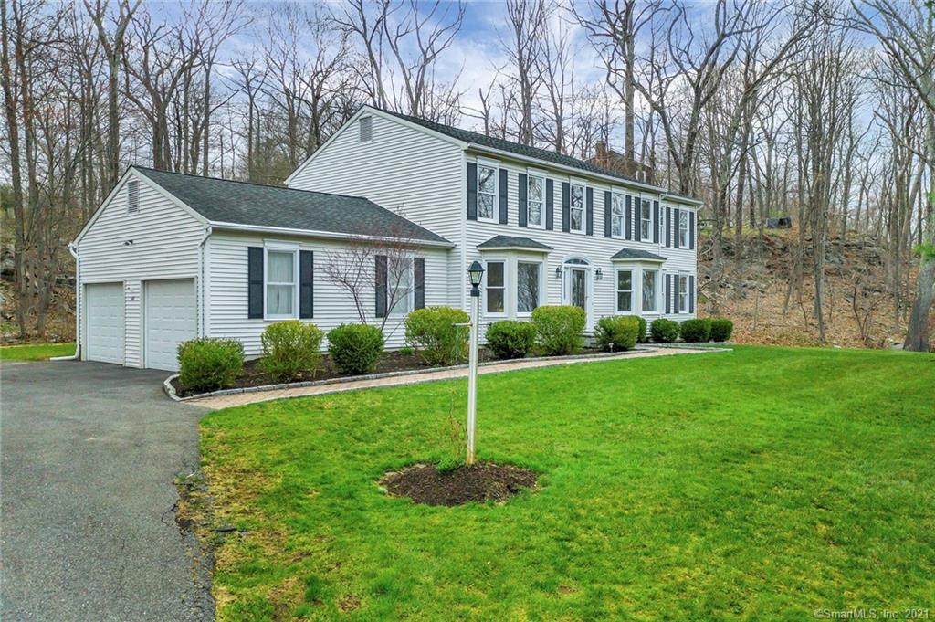 40 Carriage House Drive - Photo 1