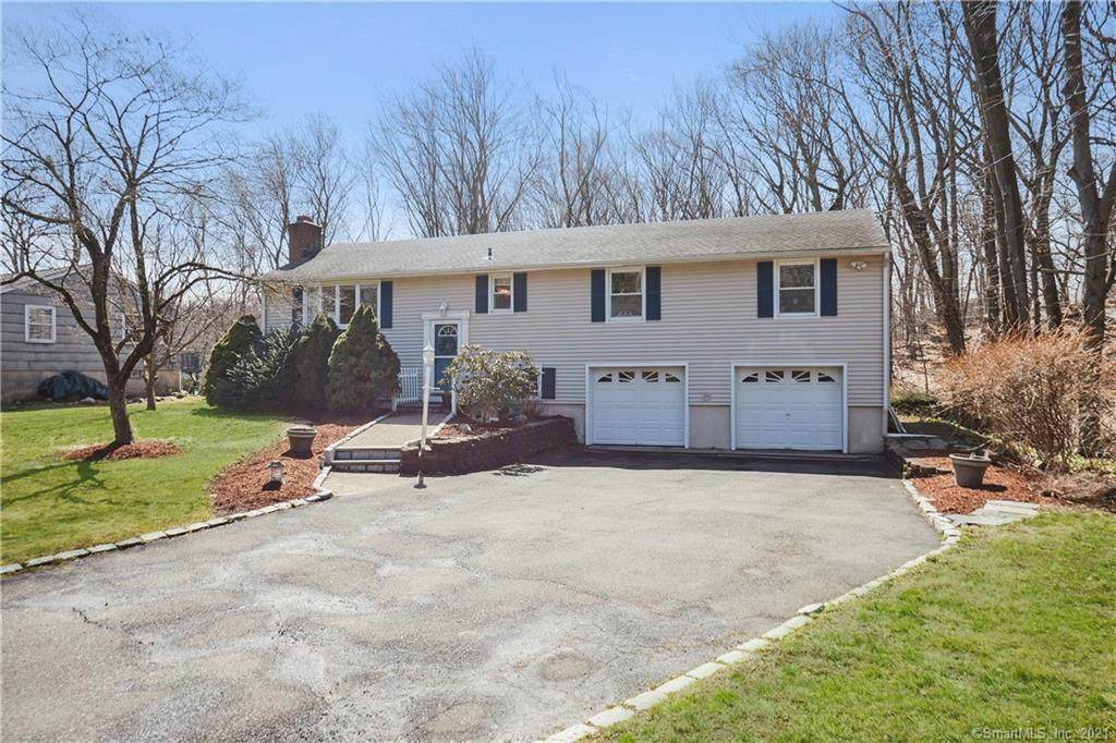 19 Lakewood Drive - Photo 1