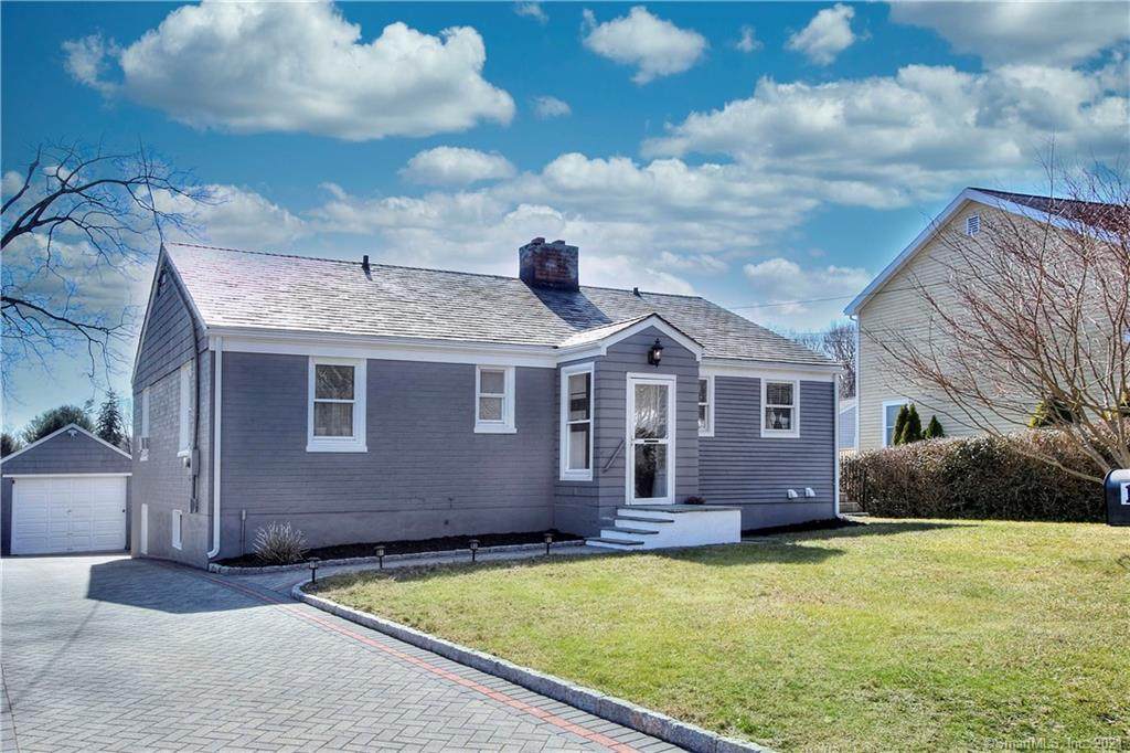 1005 Lakeside Drive - Photo 1