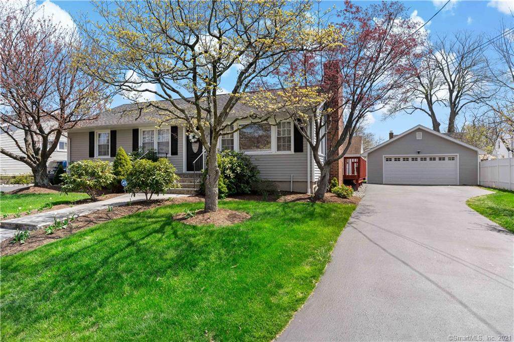 293 Andrassy Avenue - Photo 1