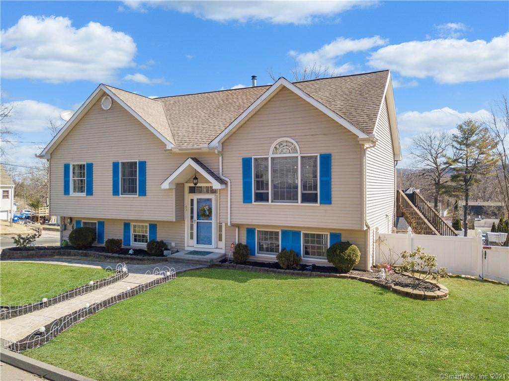 43 Woodycrest Road - Photo 1