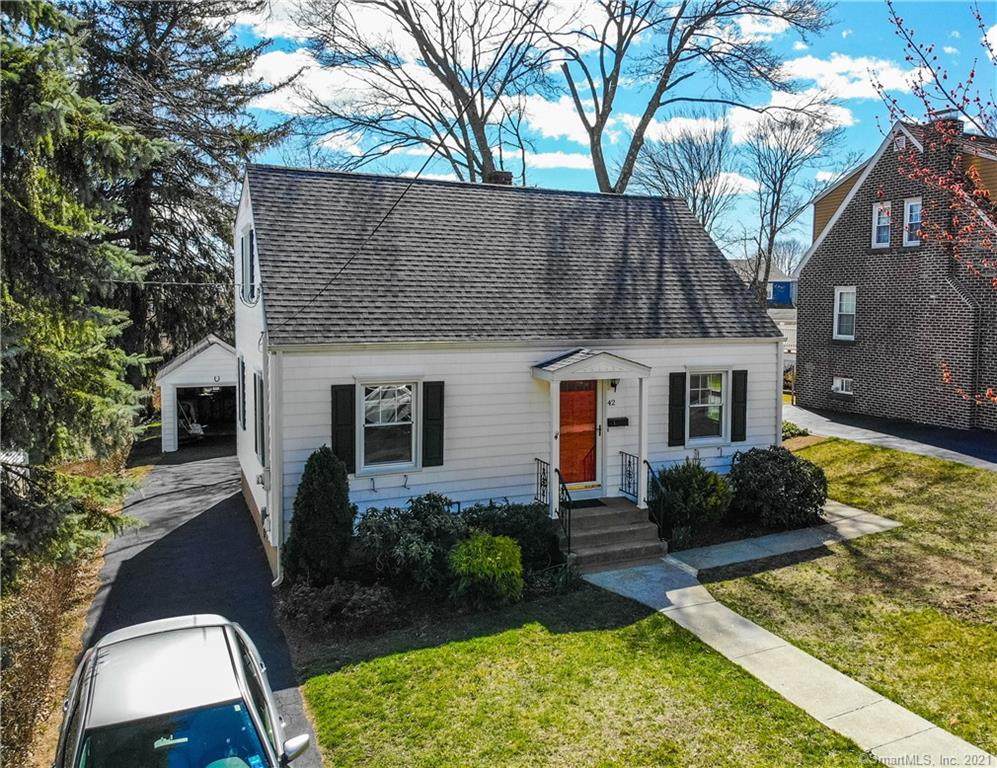 42 Rockefeller Avenue - Photo 1