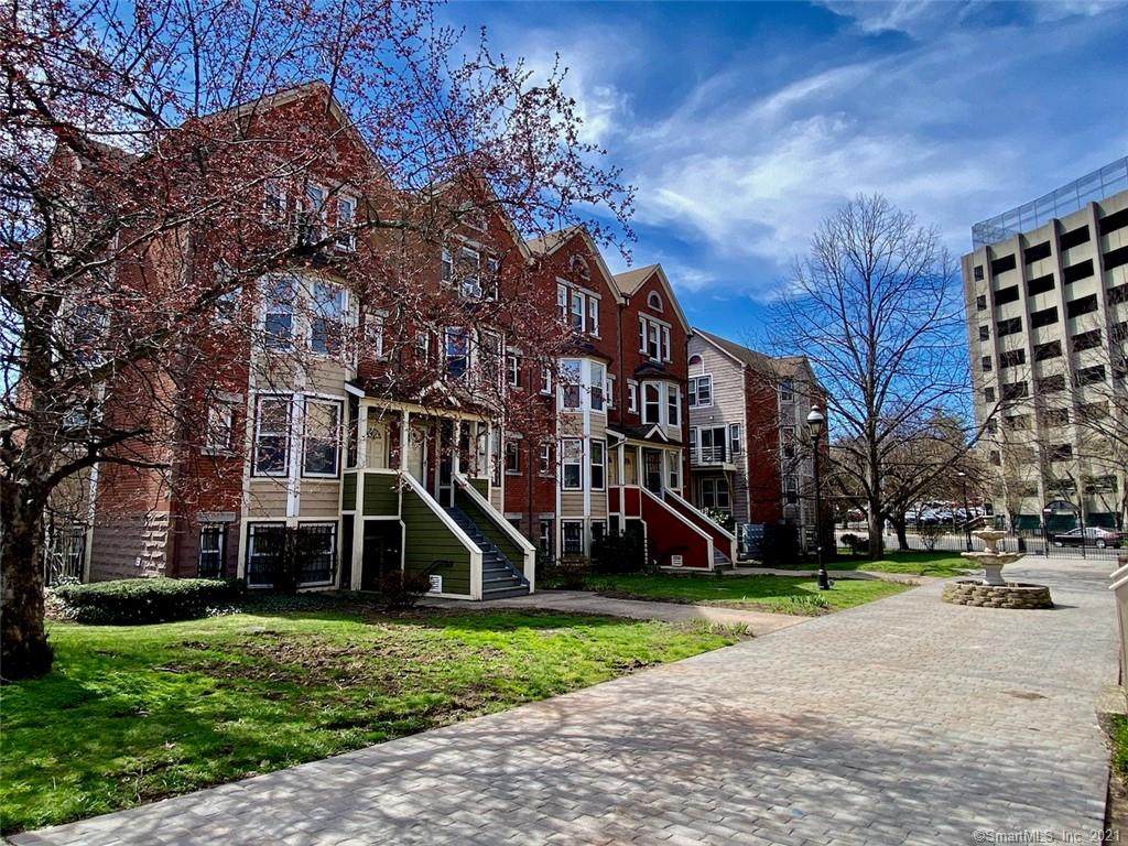 2 Franklin Avenue - Photo 1