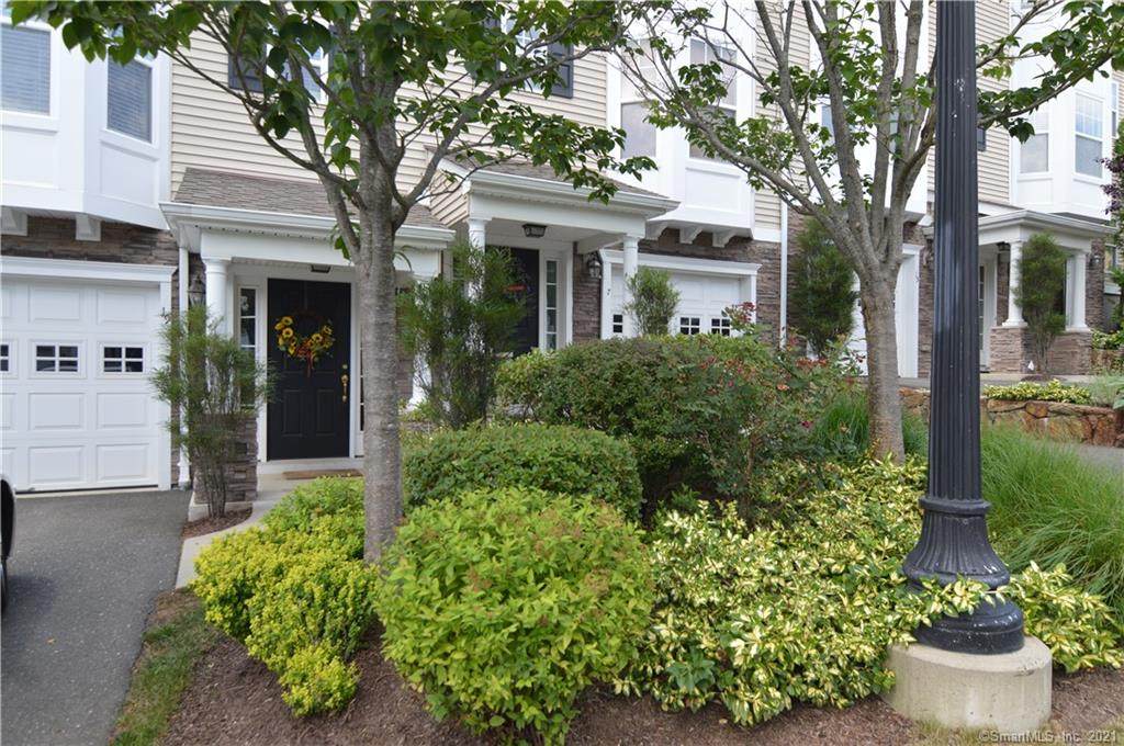 19 Ridgewood Drive - Photo 1