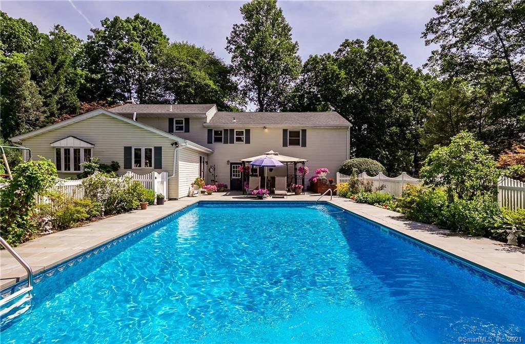 111 Comstock Hill Avenue - Photo 1