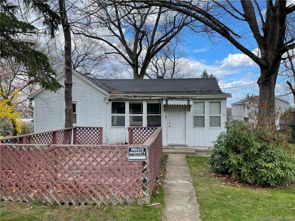 135 Hemlock Street - Photo 1