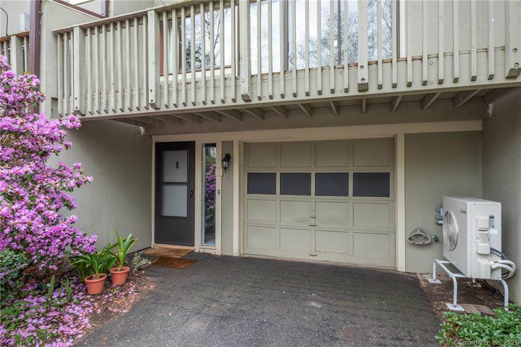 7 Clubhouse Drive - Photo 1