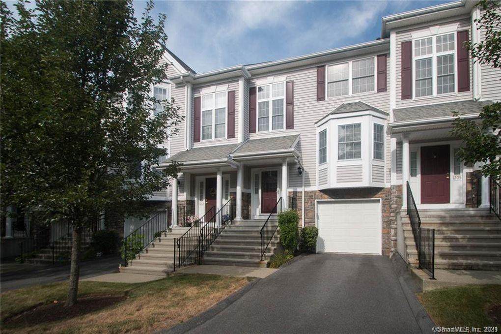 1204 Pinnacle Way - Photo 1