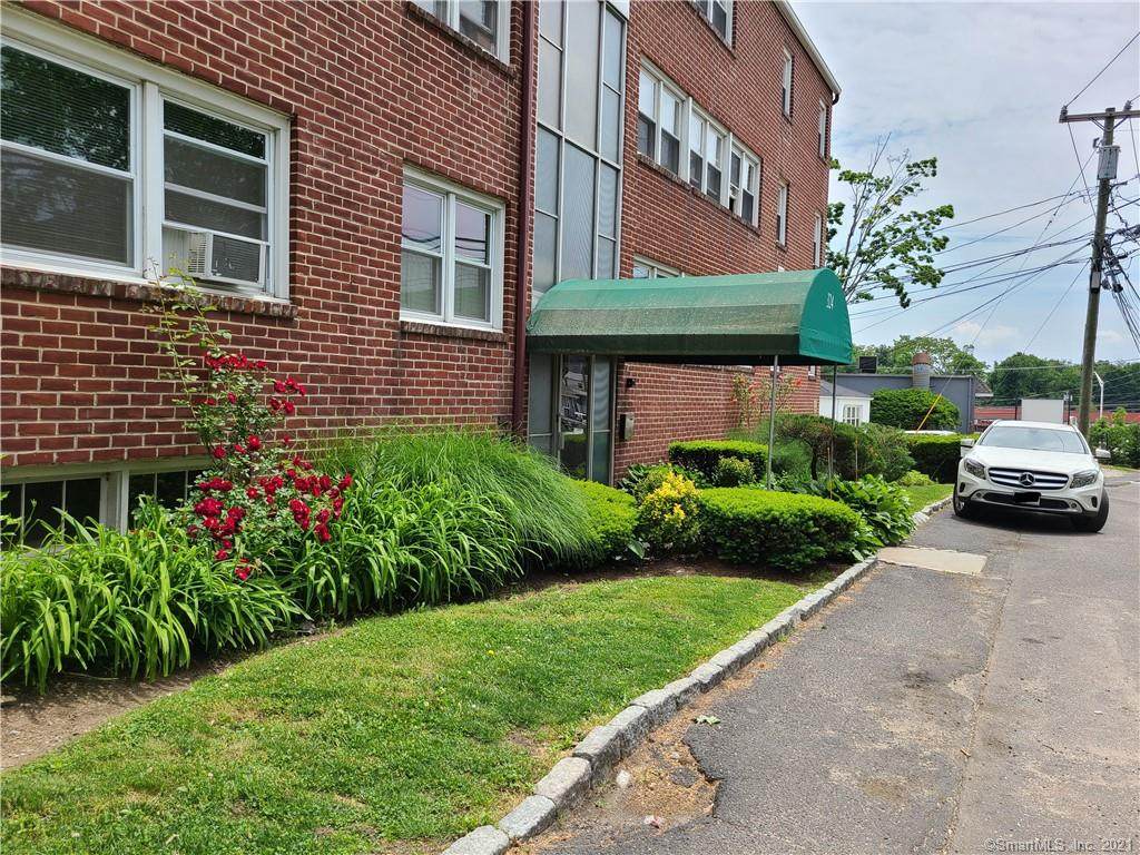324 Strawberry Hill Avenue - Photo 1