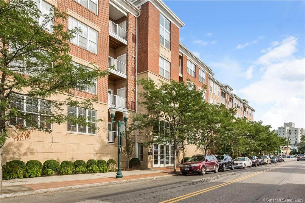 25 Adams Avenue - Photo 1