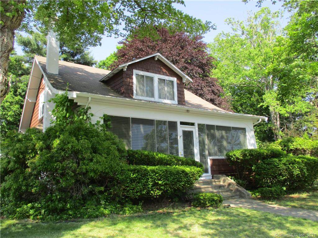 217 Woodstock Avenue - Photo 1