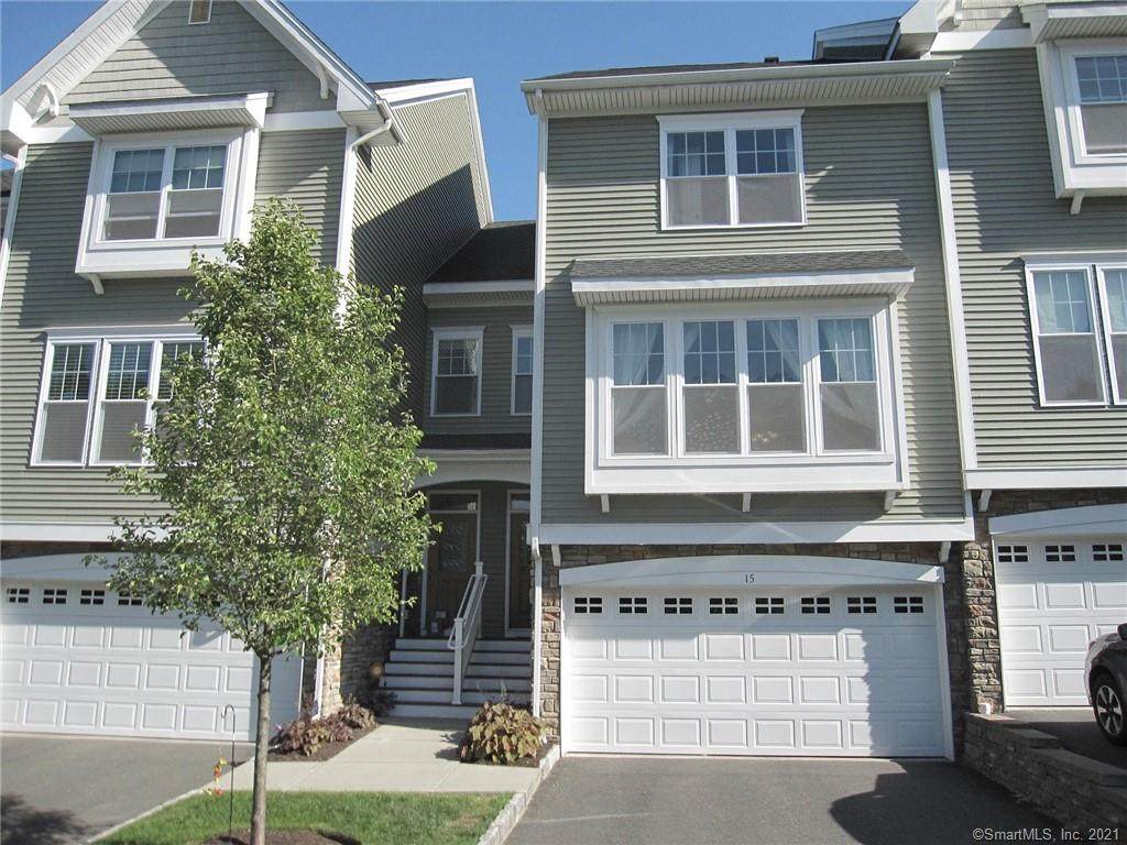 15 Lawrence Avenue - Photo 1
