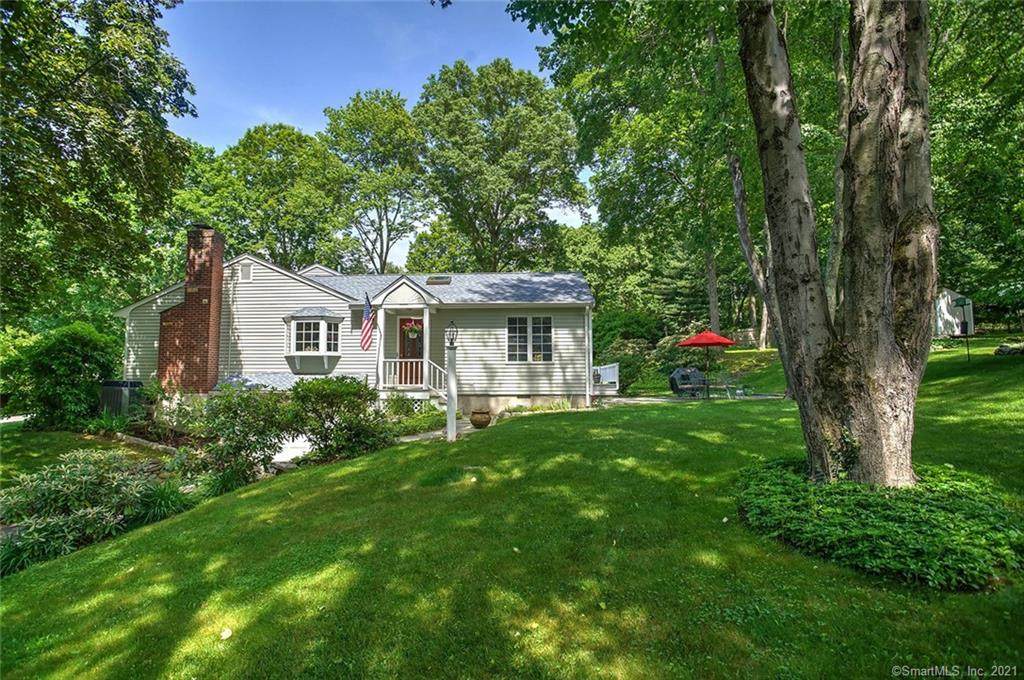 401 Lakeview Drive - Photo 1