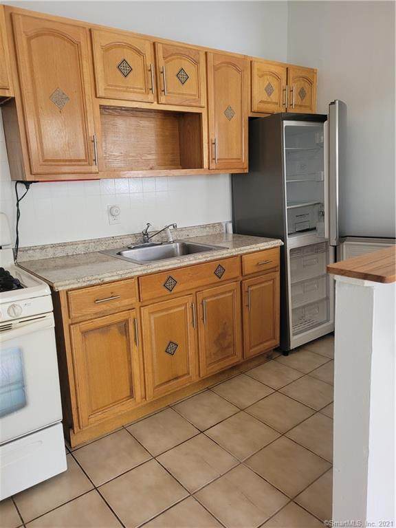 728 Noble Avenue - Photo 1