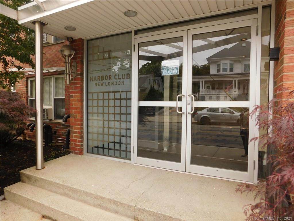 184 Pequot Avenue - Photo 1