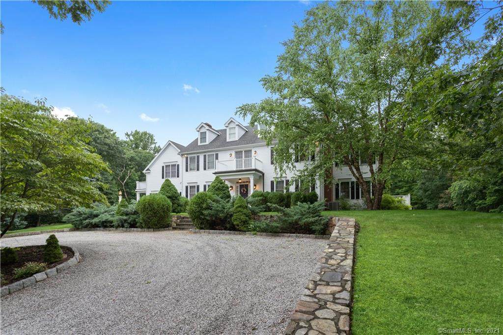 11 Tiffany Lane - Photo 1