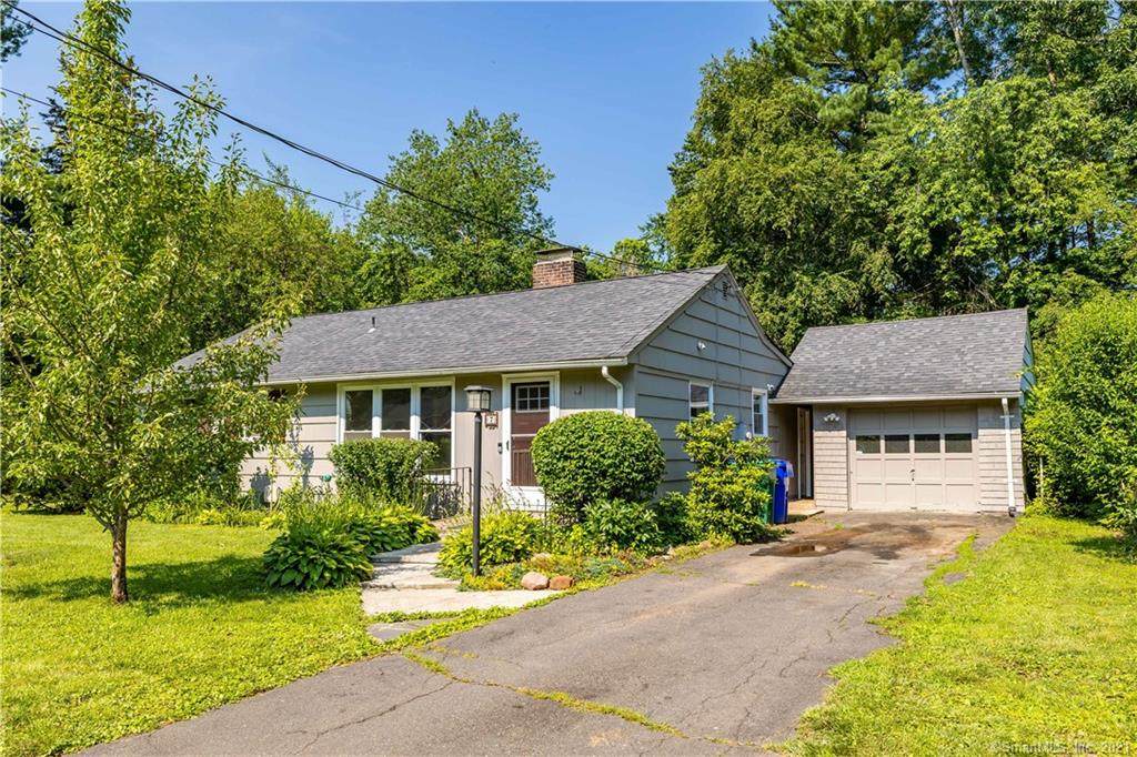 7 Cottage Grove Circle - Photo 1