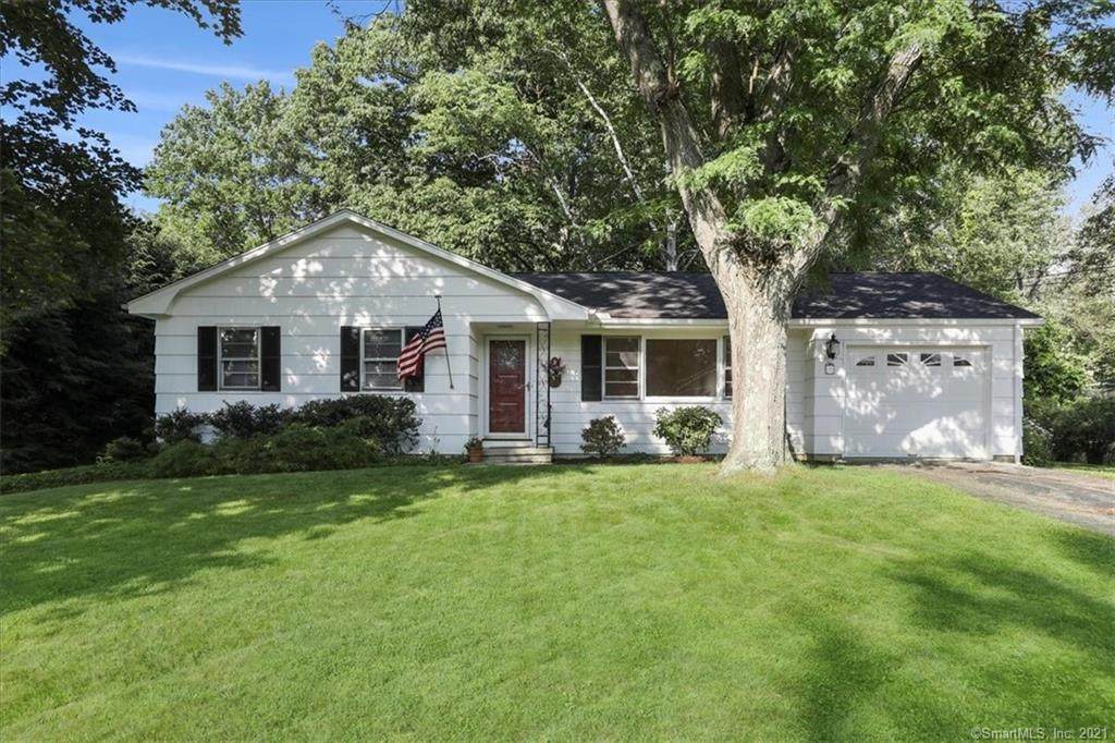 8 Fieldstone Drive - Photo 1