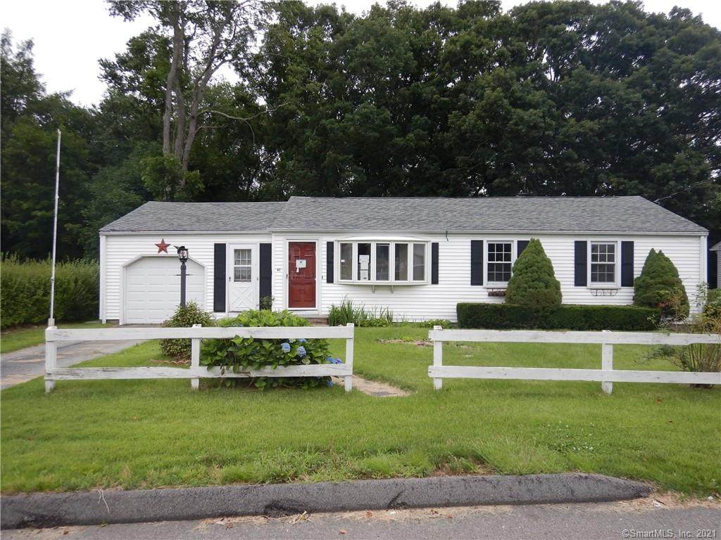 40 Surrey Lane - Photo 1