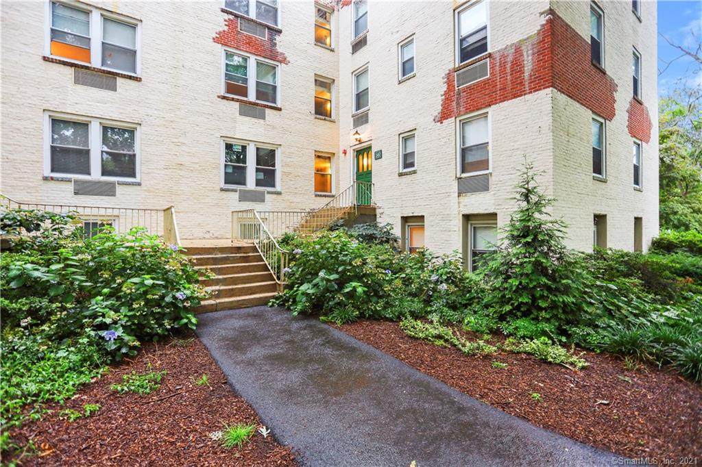 140 Woodside Green - Photo 1