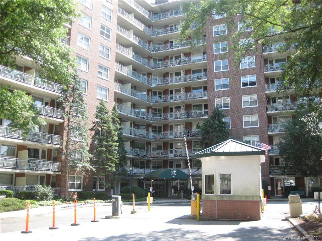 71 Strawberry Hill Avenue - Photo 1
