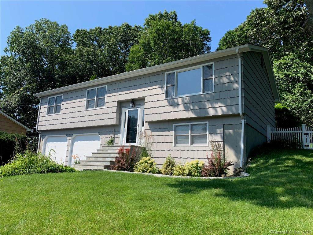 28 Bruce Drive - Photo 1