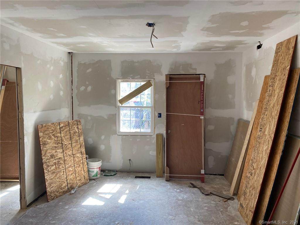 1738 Stratford Avenue - Photo 1