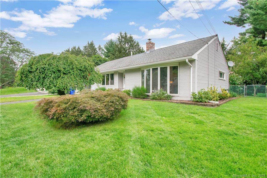 114 Manor Circle - Photo 1