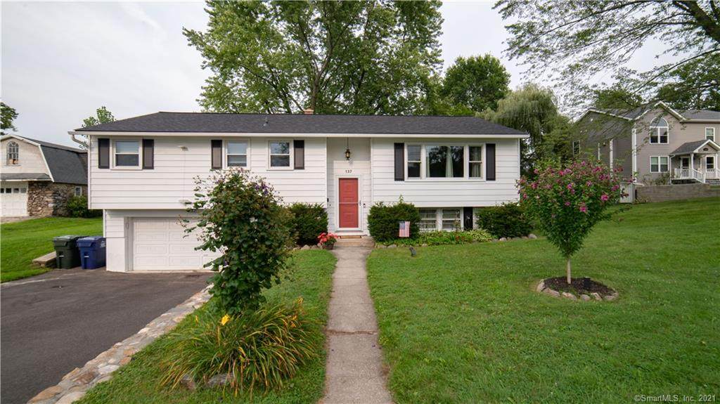 137 Saugus Avenue - Photo 1