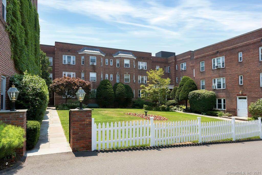 70 Strawberry Hill Avenue - Photo 1