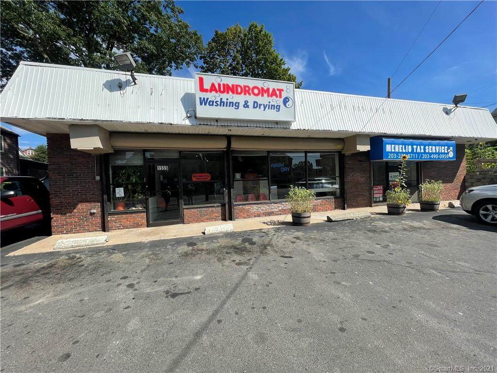 1555 Baldwin Street - Photo 1