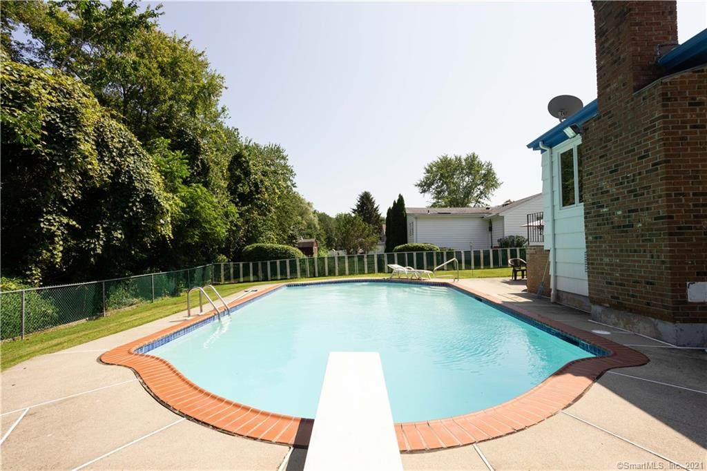 335 Seabreeze Drive - Photo 1