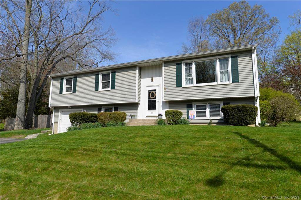 32 Meadowbrook Road - Photo 1