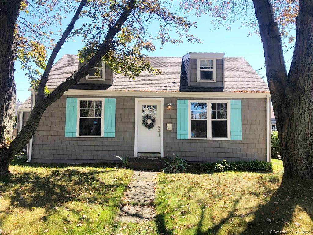 927 Broadway - Photo 1