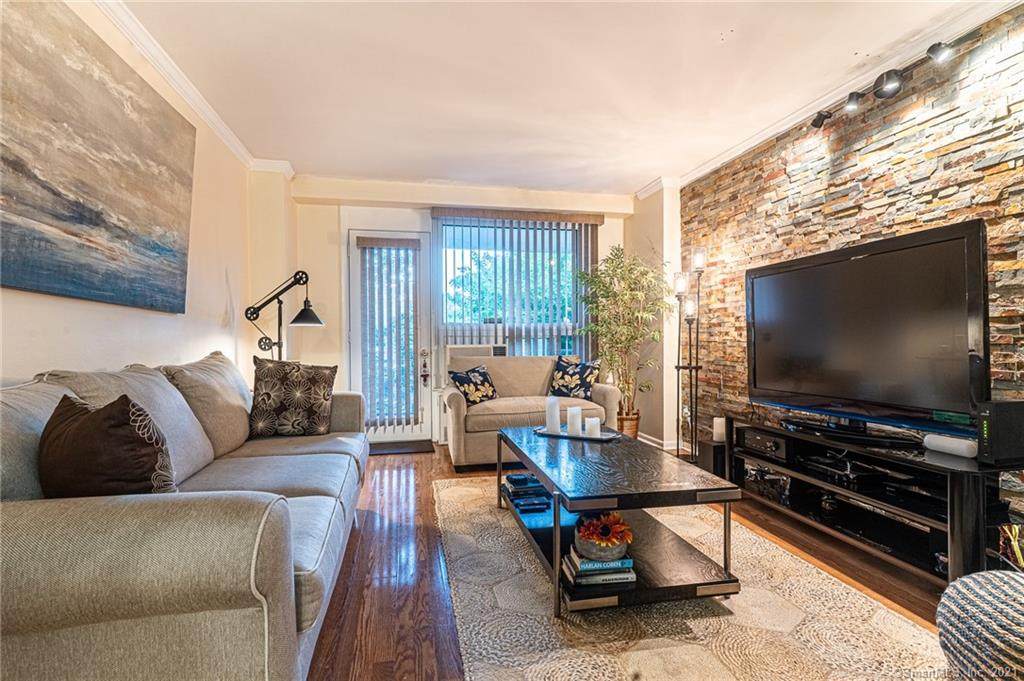 91 Strawberry Hill Avenue - Photo 1