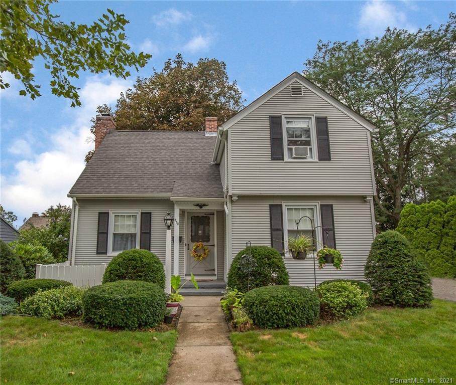 250 Gillette Avenue - Photo 1