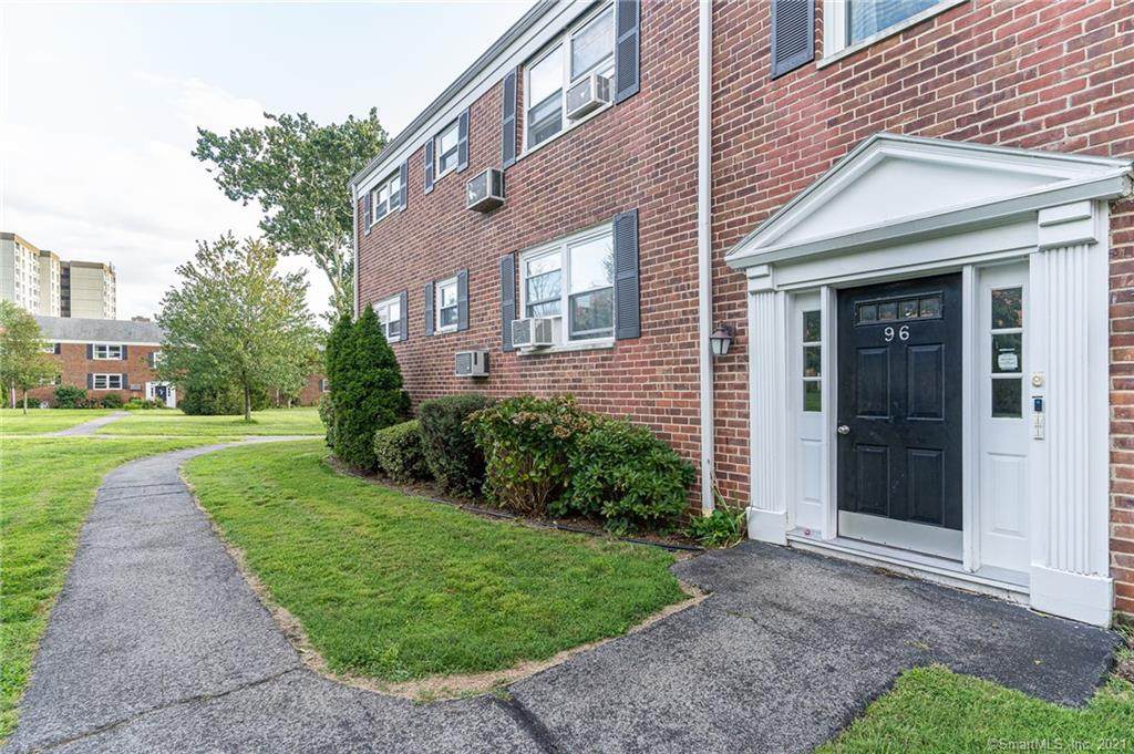 96 Strawberry Hill Avenue - Photo 1