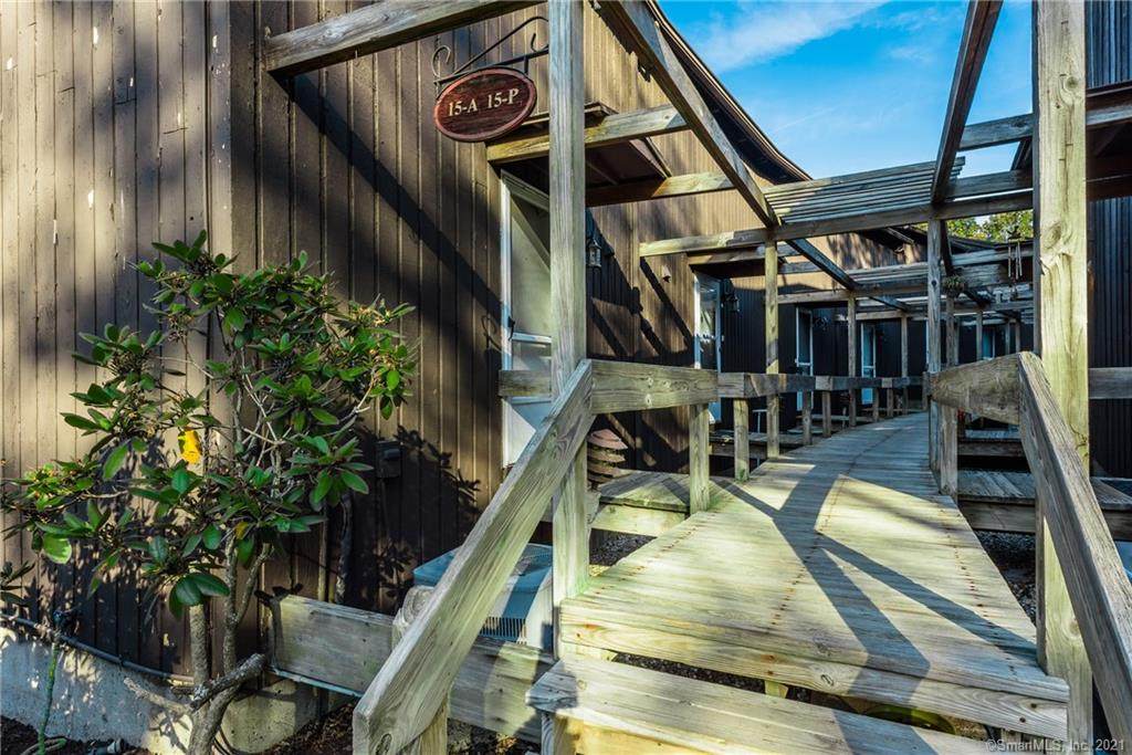 15 Country Squire Drive - Photo 1