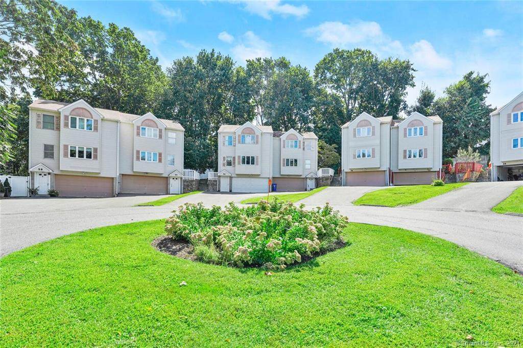 4 Hill Court - Photo 1