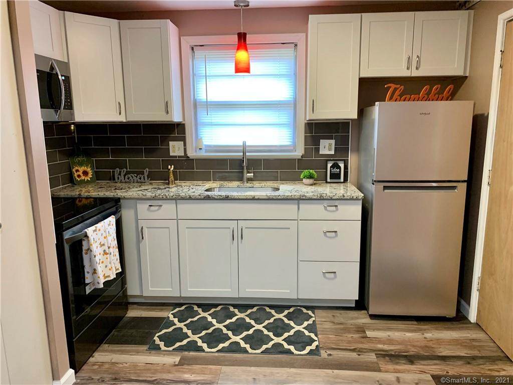 18 Colonial Drive - Photo 1