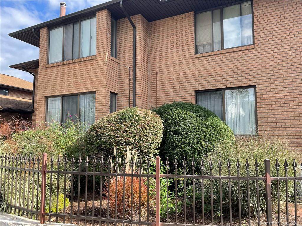 350 Grovers Avenue - Photo 1