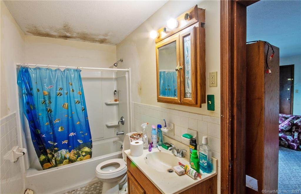 137 Vernon Avenue - Photo 1