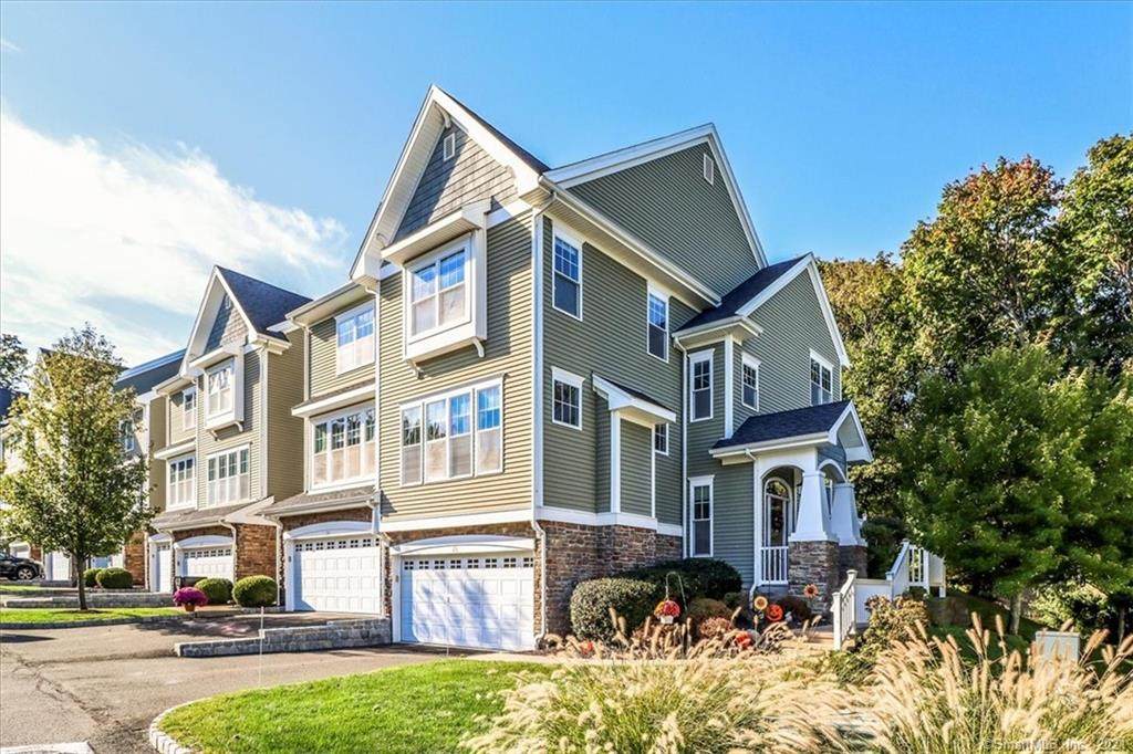25 Lawrence Avenue - Photo 1
