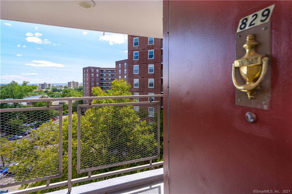 91 Strawberry Hill Avenue - Photo 1
